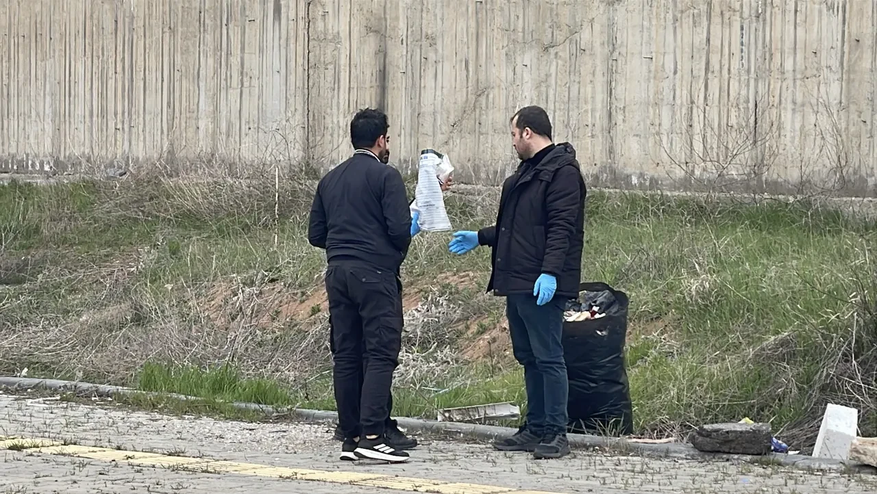 Çöp poşetinden havan topu mermisi çıktı