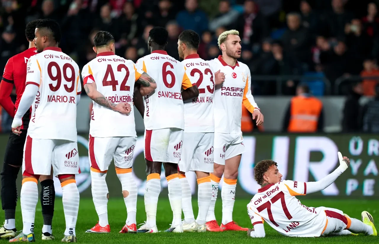 Galatasaray - Gençlerbirliği muhtemel ilk 11'leri belli oldu! Okan Buruk'tan dikkat çeken tercih