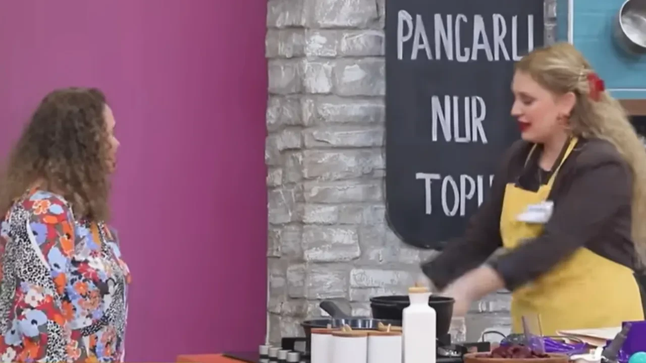 Gelinim Mutfakta'da skandal görüntüler! Berna, kayınvalidesi Ayşe'nin hediyesini paramparça etti