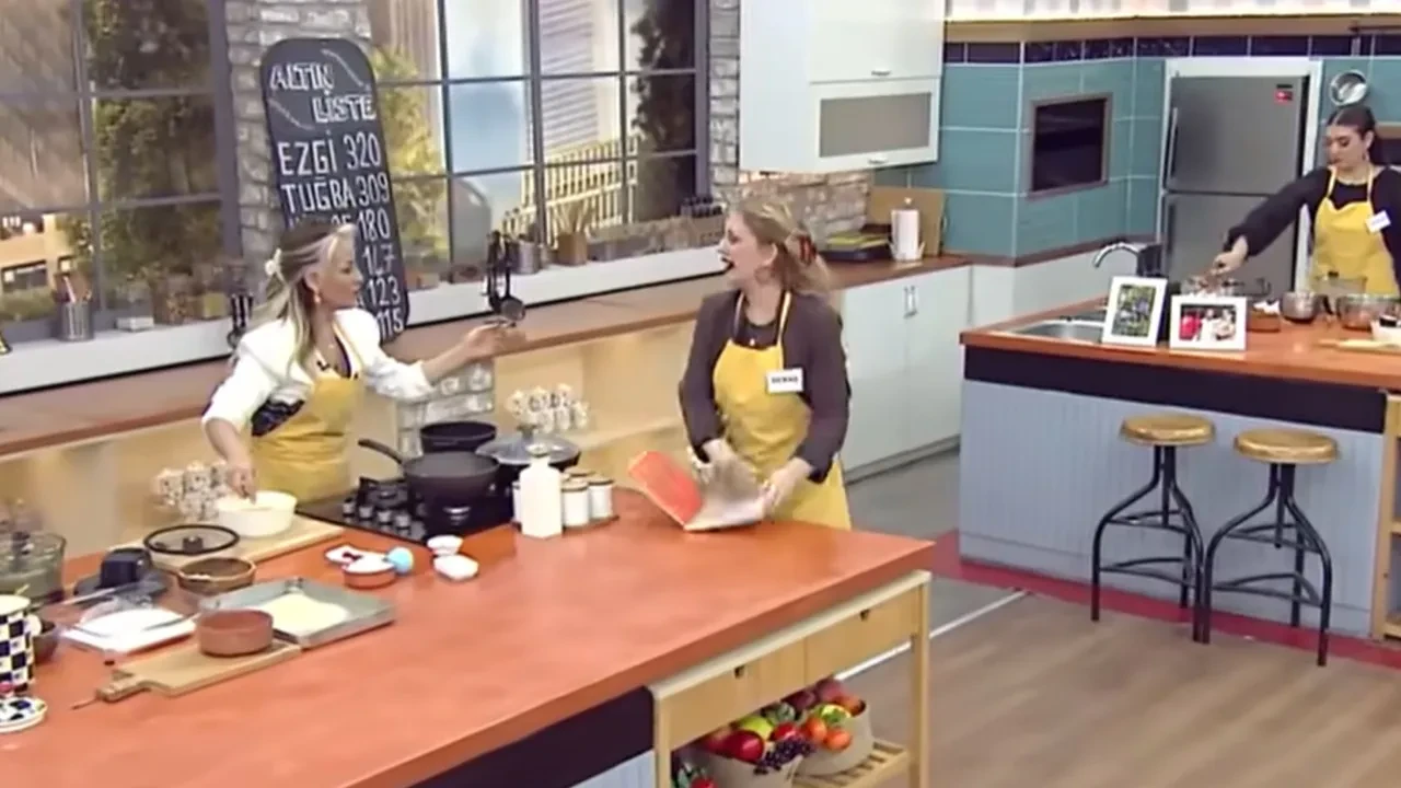 Gelinim Mutfakta'da skandal görüntüler! Berna, kayınvalidesi Ayşe'nin hediyesini paramparça etti