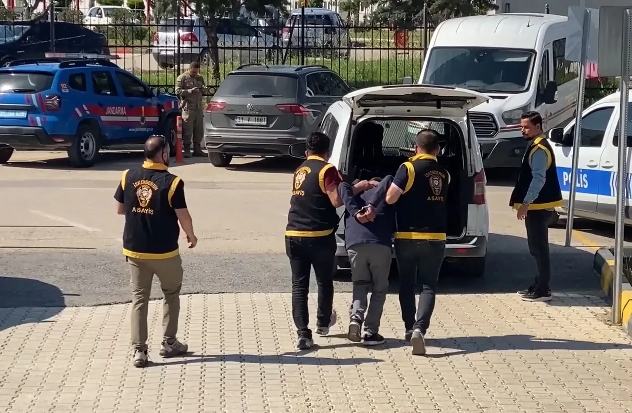 Hatay'da cezaevinden çıkan şahıs 3 kişiye satırla saldırdı