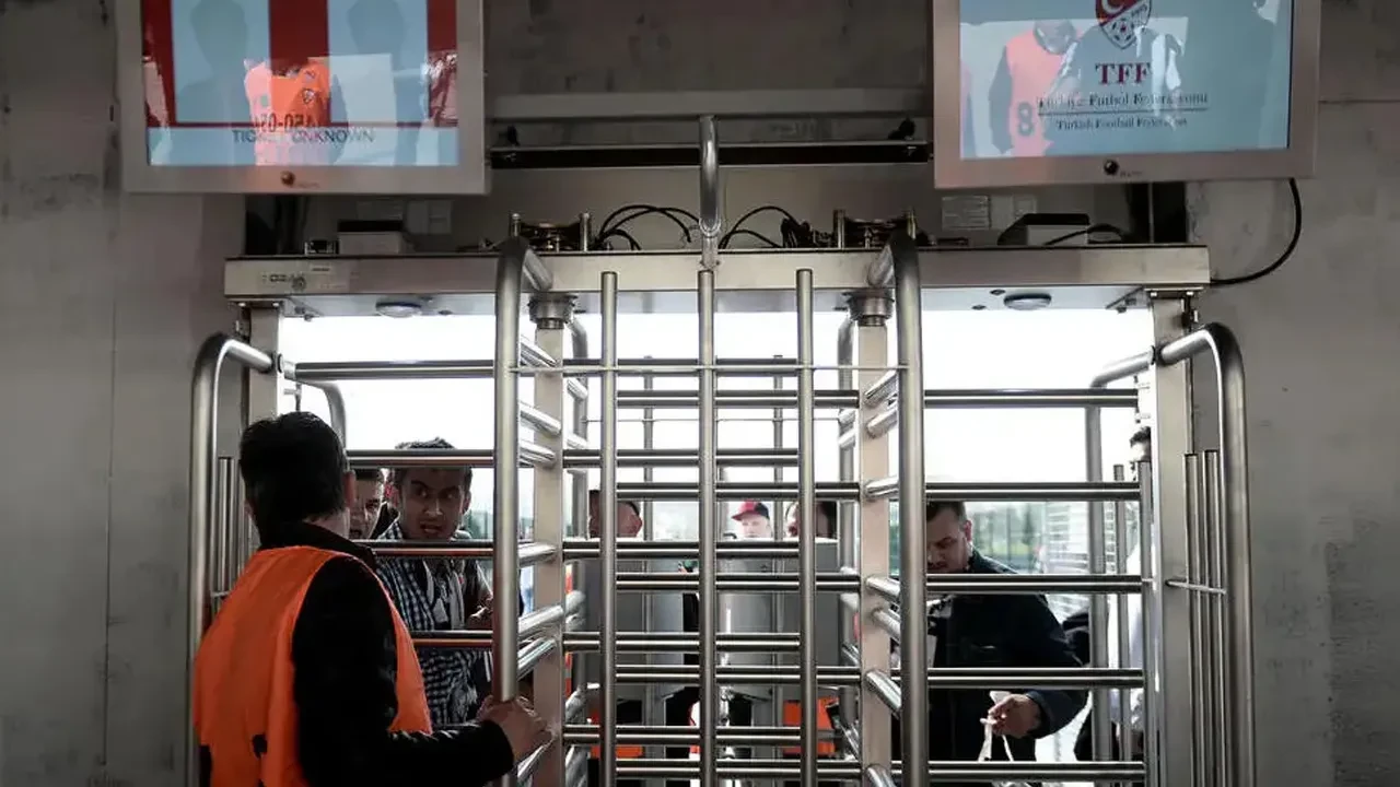 Karaborsacılara karşı dev operasyon! Passolig sistemini kitleyen çete çökertildi