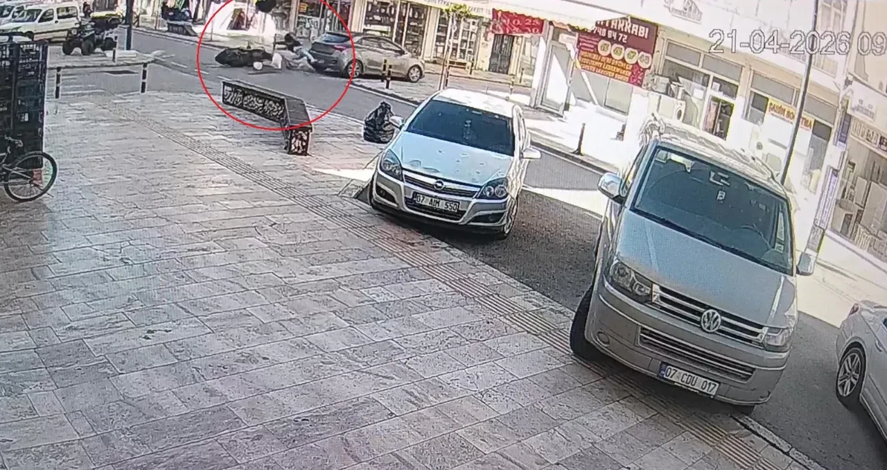 Kask takmayan motosikletli kazada metrelerce fırladı! Böyle ölümden döndü