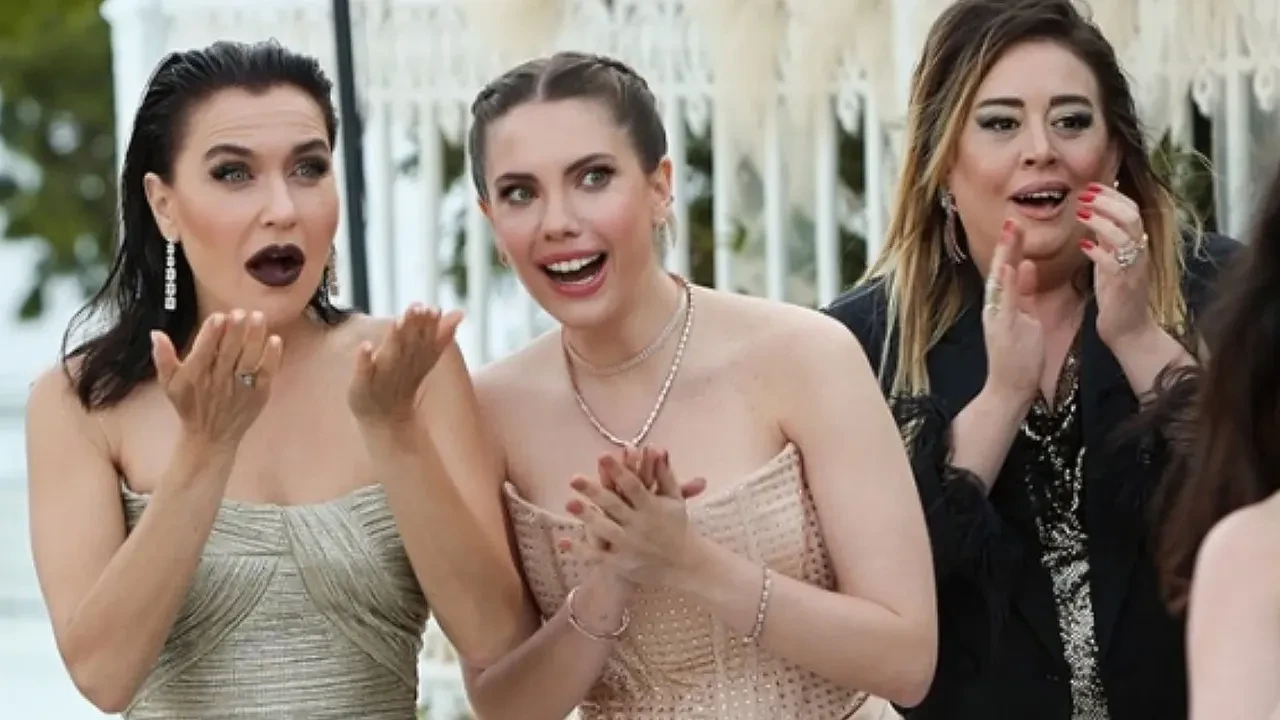 Kızılcık Şerbeti dizisini yazıyorlardı! Aynı senaristlerden 3 dizi birden geliyor