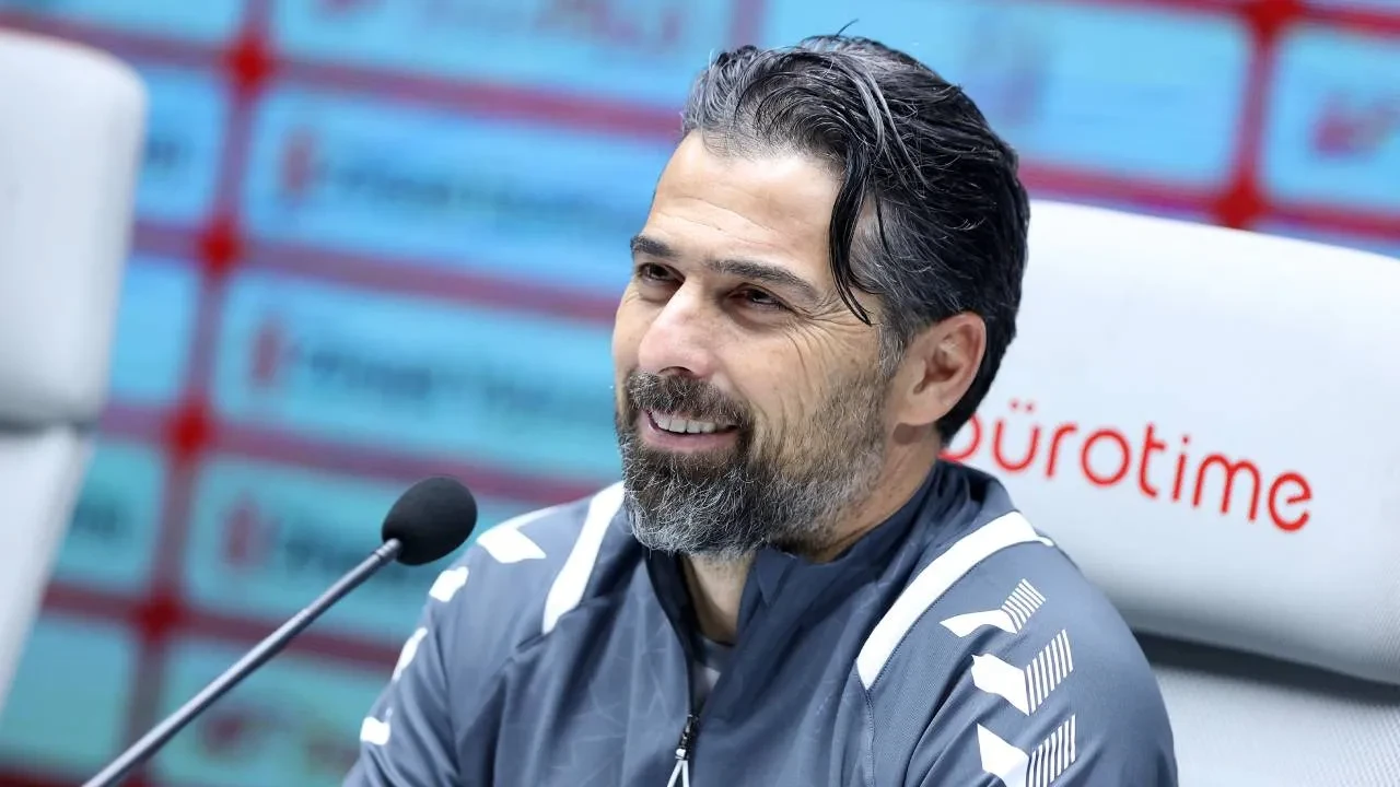 Konyaspor'da İlhan Palut, Fenerbahçe zaferiyle ilgili konuştu! "Önemli bir galibiyet aldık"