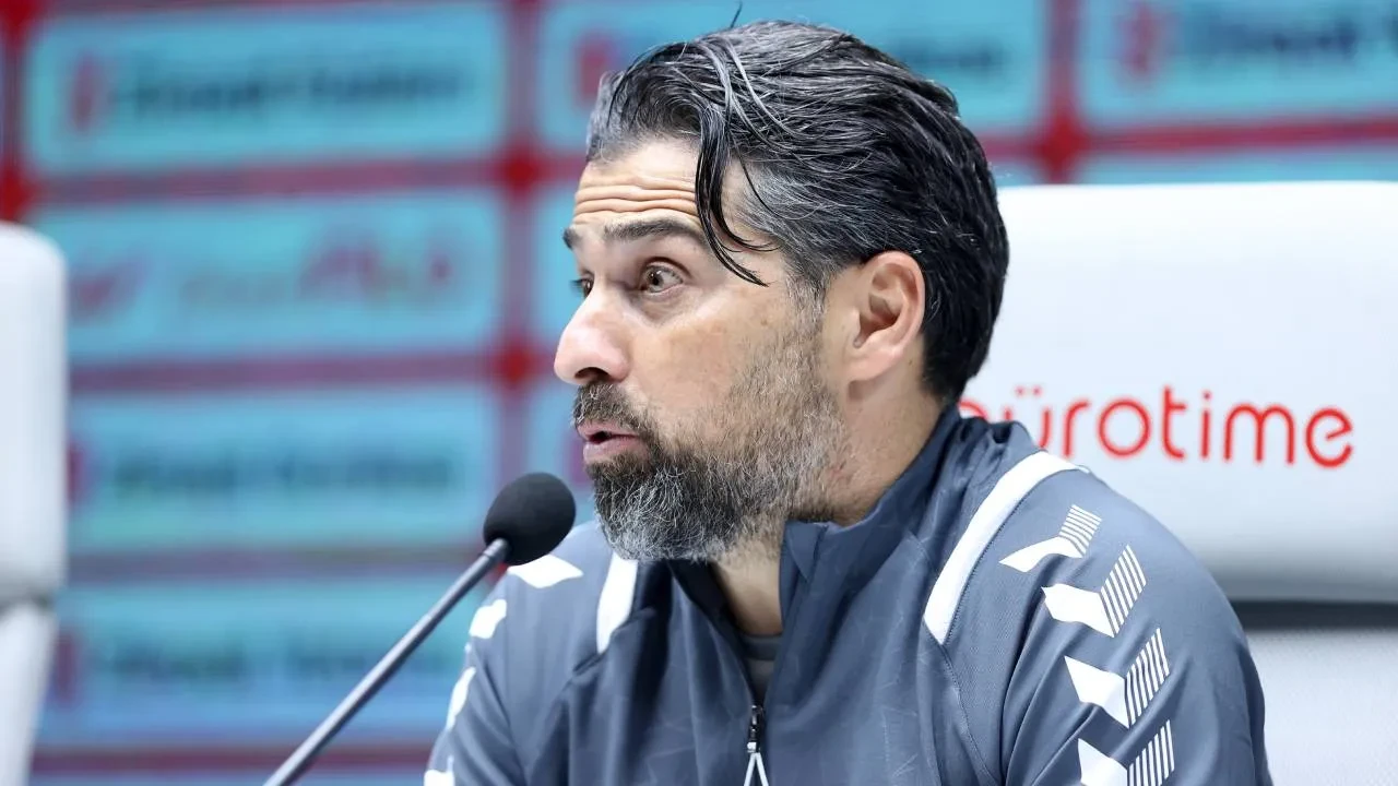 Konyaspor'da İlhan Palut, Fenerbahçe zaferiyle ilgili konuştu! "Önemli bir galibiyet aldık"