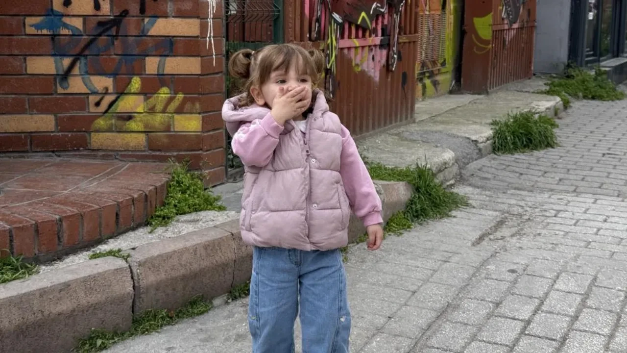 Küçük kızın sevimli dansı sosyal medyada gündem oldu 