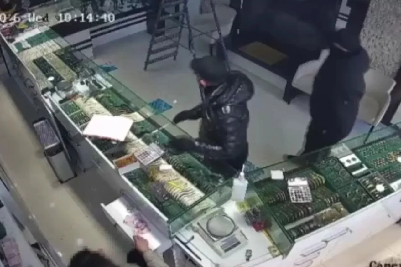 Kuyumcunun çığlığı soyguncuları kaçırdı! O anlar kamerada