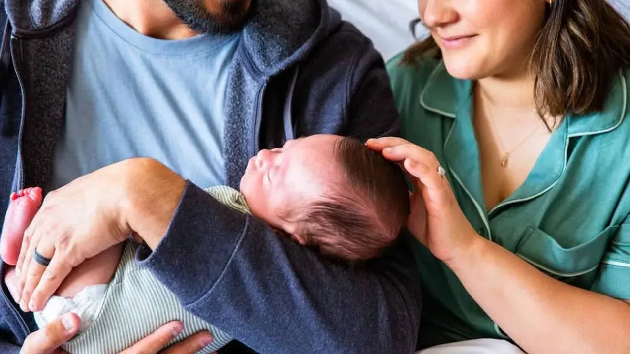 Meclis'te kabul edildi: Babalık izni uzayacak, sosyal medyaya yaş sınırı gelecek