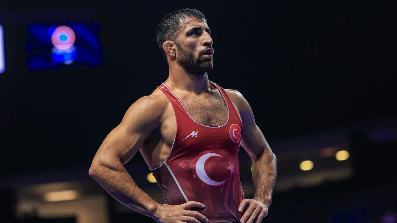 Murat Fırat gümüş madalya kazandı! Milli güreşçi Avrupa ikincisi oldu