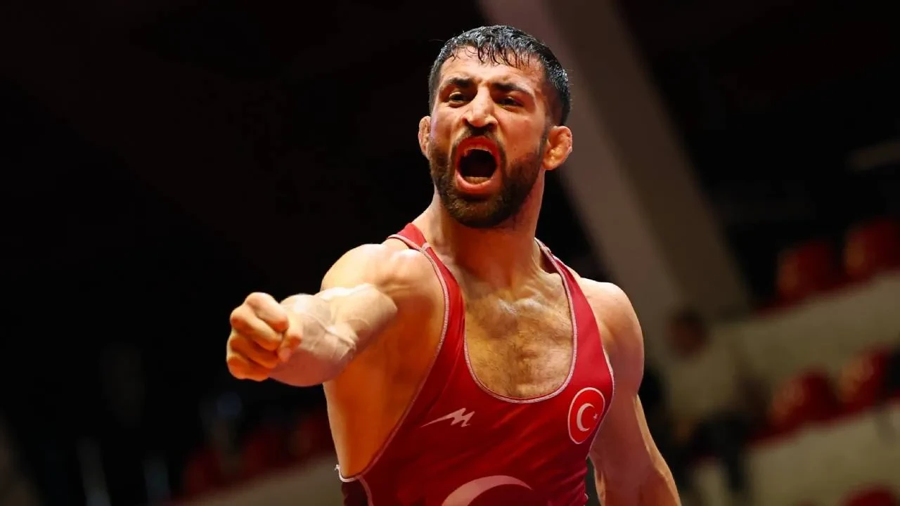 Murat Fırat gümüş madalya kazandı! Milli güreşçi Avrupa ikincisi oldu