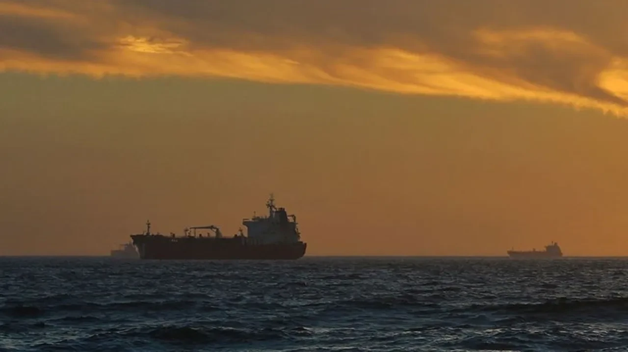 Putland açıklarında yük gemisine korsanlardan baskın: Gemiyi kaçırdılar