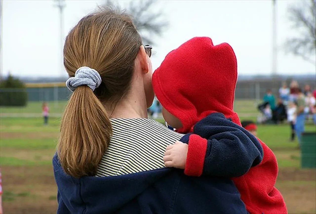 Sosyal medyaya 15 yaş sınırı ve doğum izni sürelerinin uzatılması kanun teklifi yasalaştı