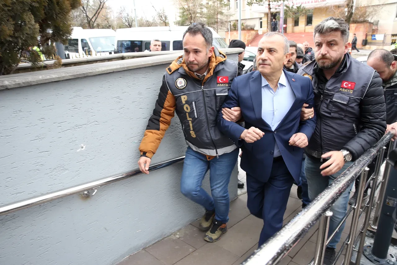 Tutuklanan eski Tunceli Valisi Tuncay Sonel'in ismi caddelerden silindi 