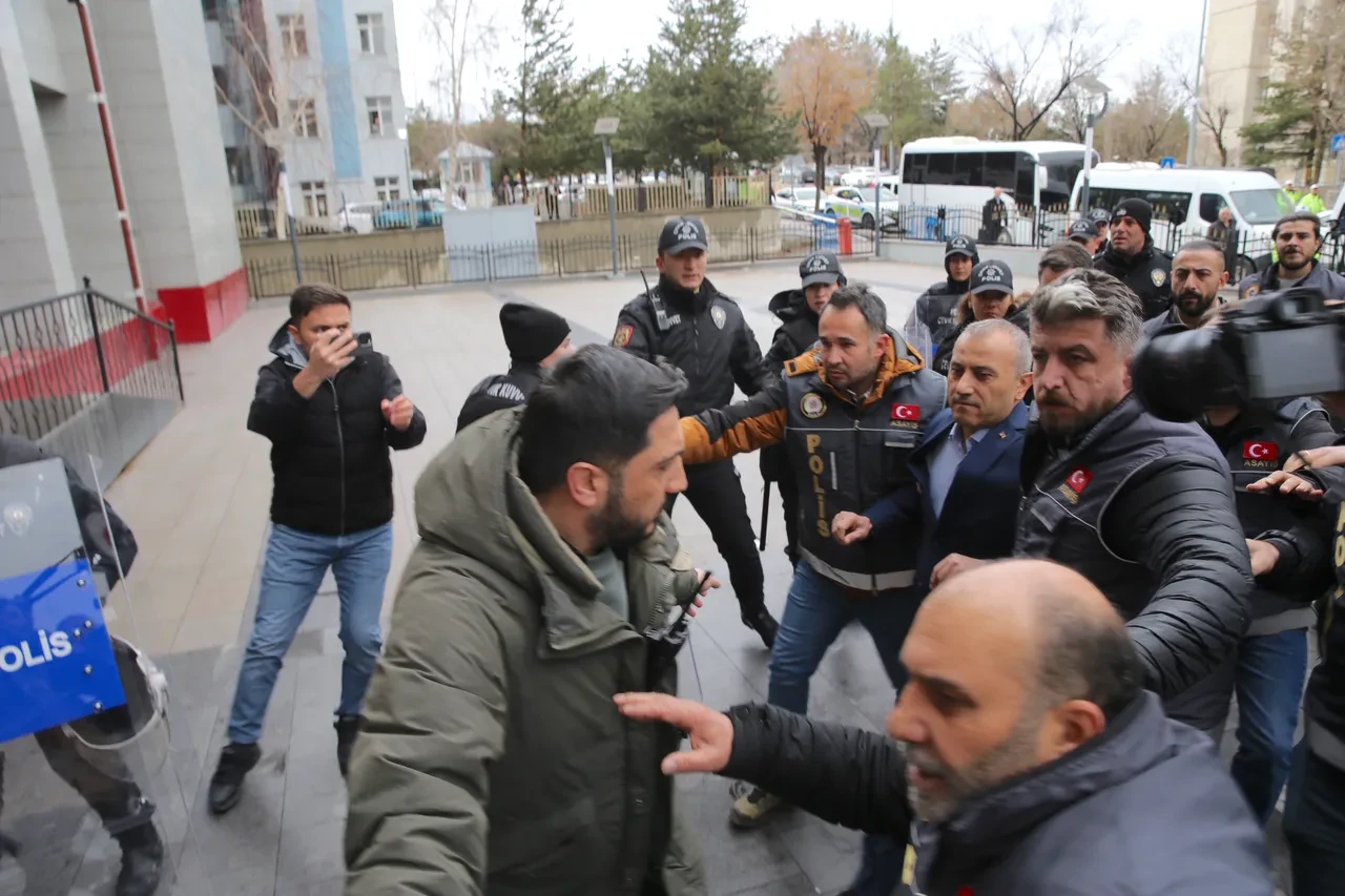 Tutuklanan eski Tunceli Valisi Tuncay Sonel'in ismi caddelerden silindi 