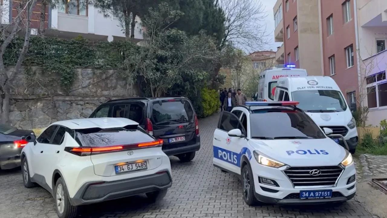Üsküdar'da tartıştığı anne ve babasını öldürüp canına kıydı