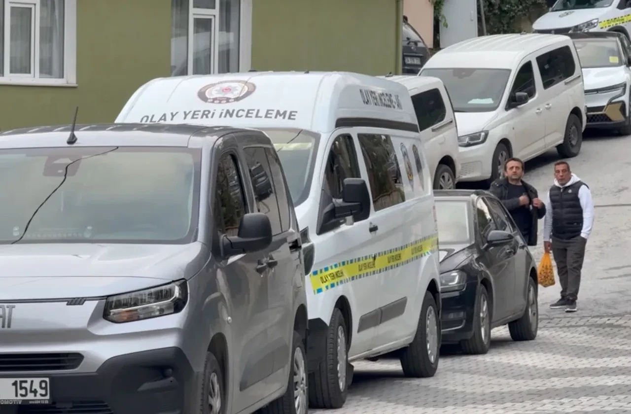 Üsküdar'da tartıştığı anne ve babasını öldürüp canına kıydı