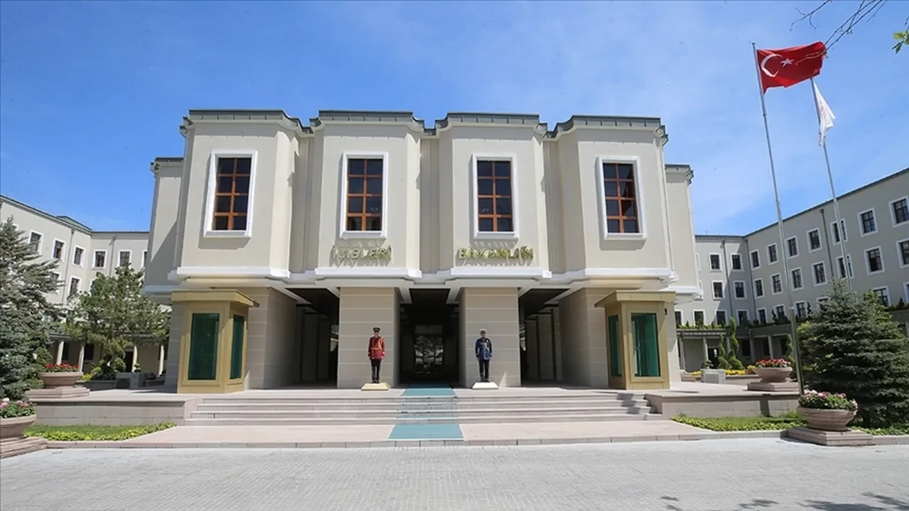 Yarın (23 Nisan) bankalar açık mı, kapalı mı? Kamu bankaları ve özel bankalar çalışıyor mu?