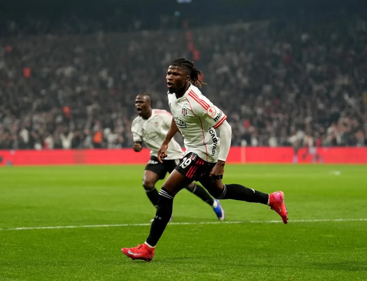 Beşiktaş Türkiye Kupası'nda Alanyaspor'u 3 golle yıkarak yarı finale yükseldi