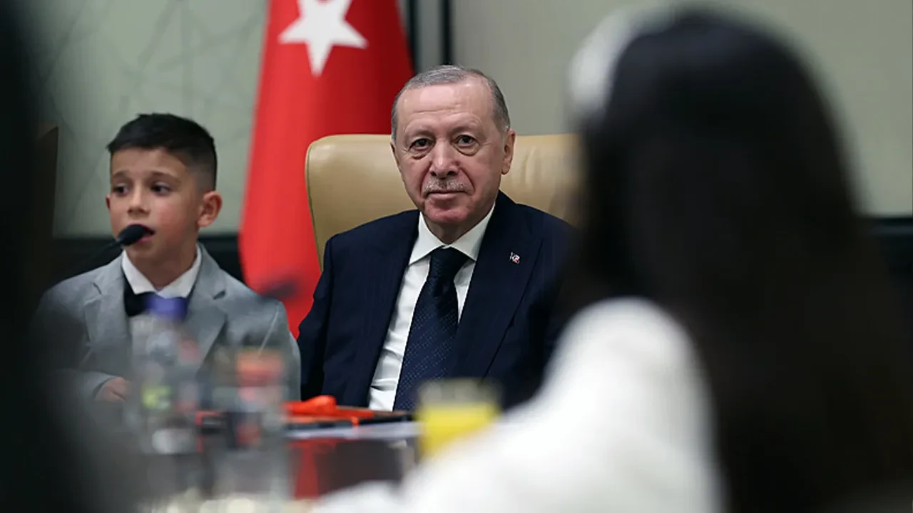 Cumhurbaşkanı Erdoğan, Beştepe'de çocuklarla bir araya geldi