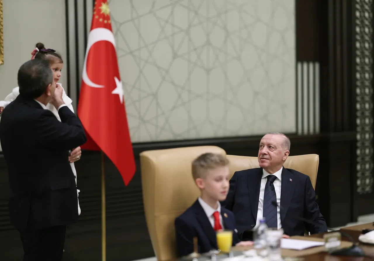 Cumhurbaşkanı Erdoğan'dan çocuklara 'sanal dünya' uyarısı! 'Çok dikkatli olun'
