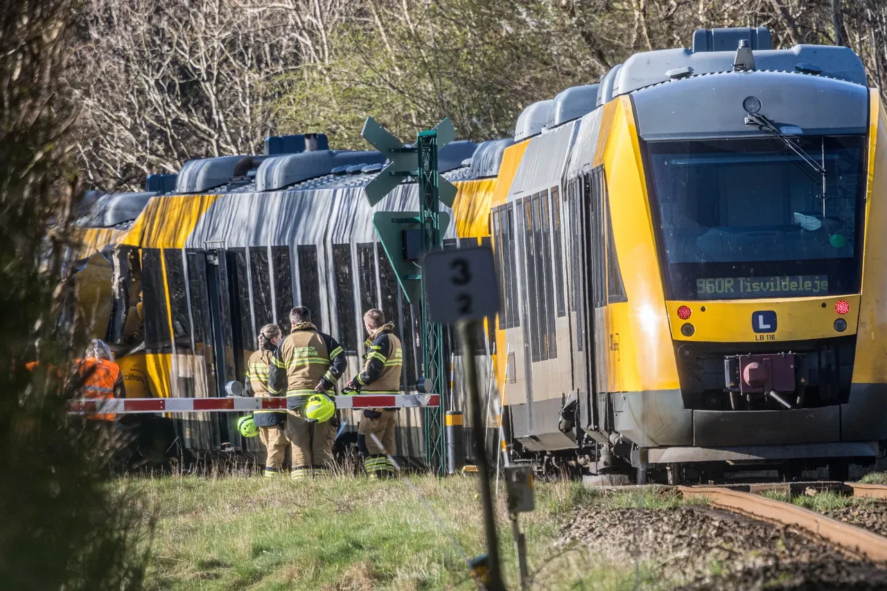 Danimarka'da iki tren çarpıştı! Korkunç kazada 4'ü ağır 17 yaralı