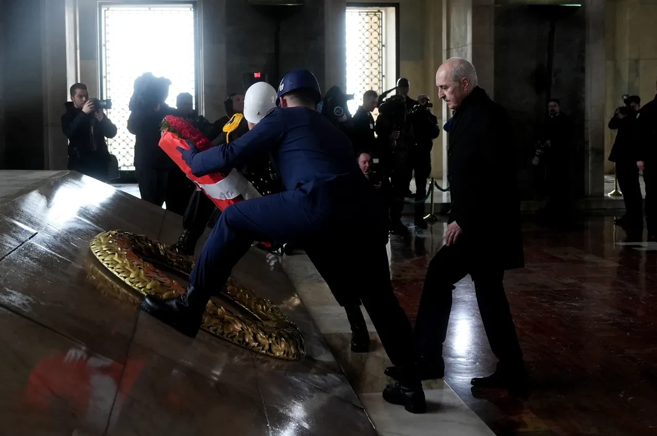 Devlet erkanı Anıtkabir'de! TBMM Başkanı Numan Kurtulmuş ve beraberindeki heyet Anıtkabir'i ziyaret etti