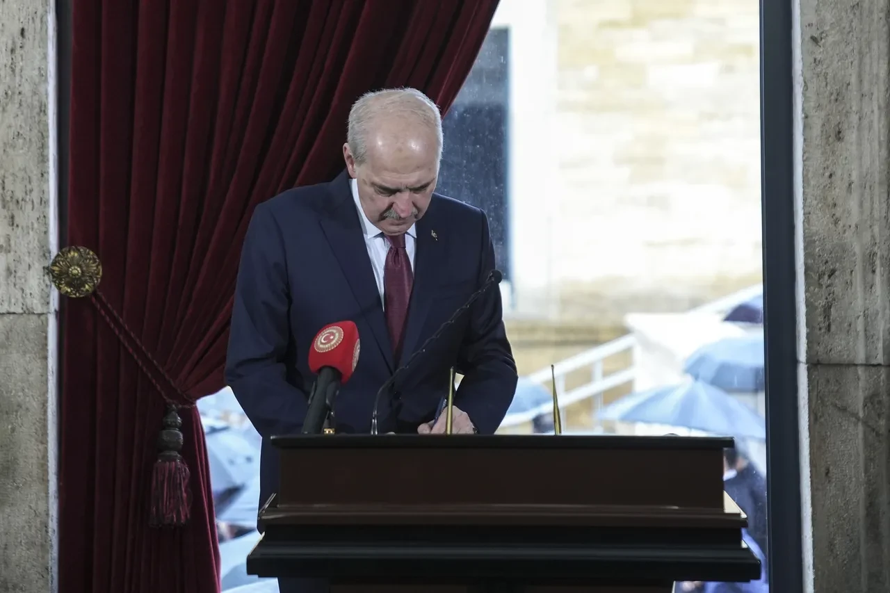 Devlet erkanı Anıtkabir'de! TBMM Başkanı Numan Kurtulmuş ve beraberindeki heyet Anıtkabir'i ziyaret etti