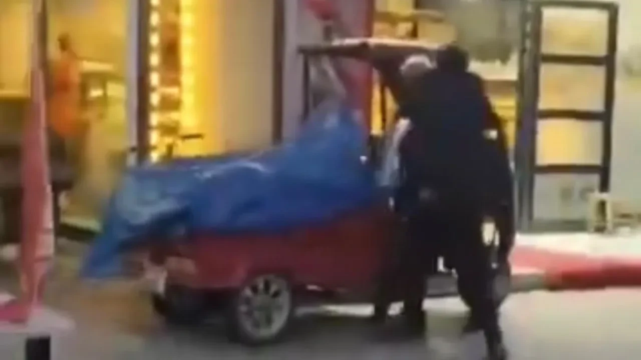 Diyarbakır'da öpücüklü saldırı! Vatandaş ne yapacağını şaşırdı