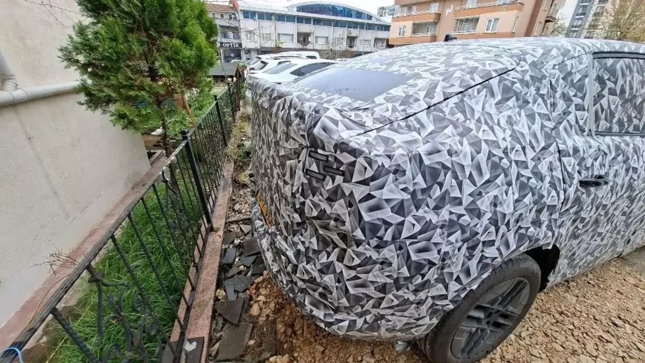 Fiat Egea'nın yerini alacak fastback modeli görüntülendi: İç mekandaki değişim dikkat çekti