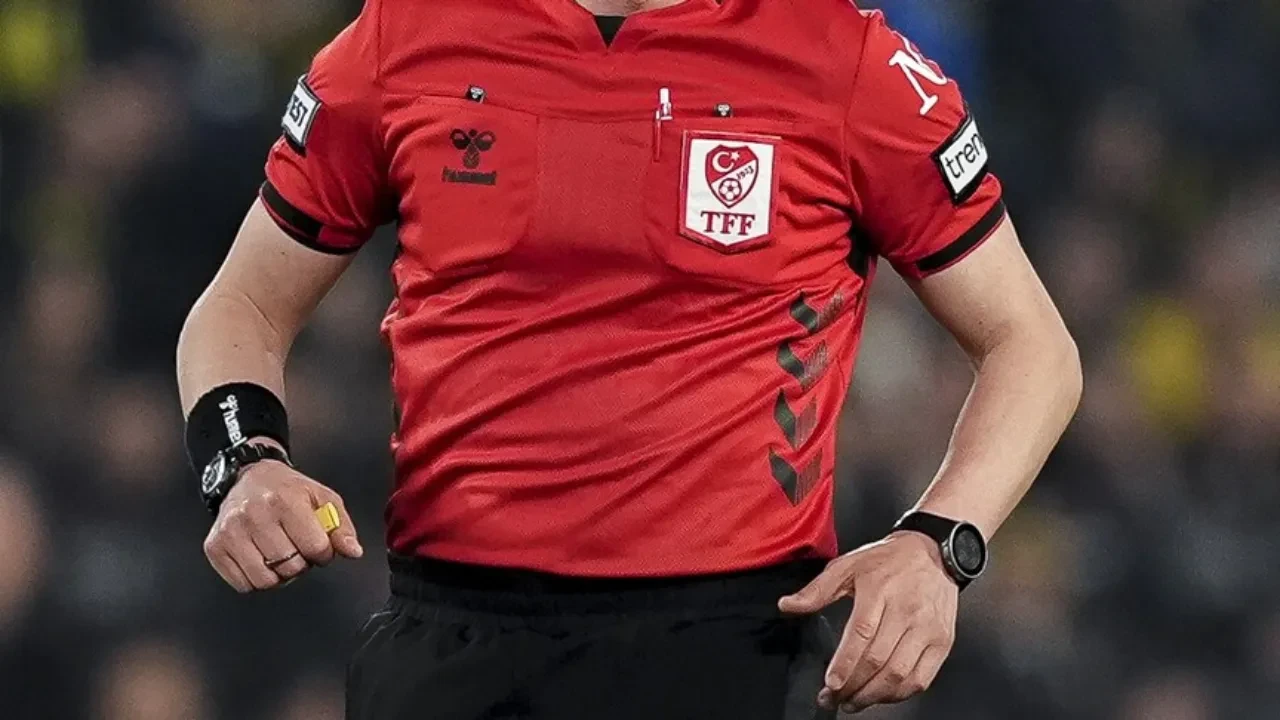 Galatasaray - Fenerbahçe derbisinin hakemi belli oldu!