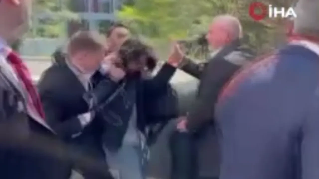 İran Şahı'nın oğluna Berlin'de kırmızı boyalı saldırı 