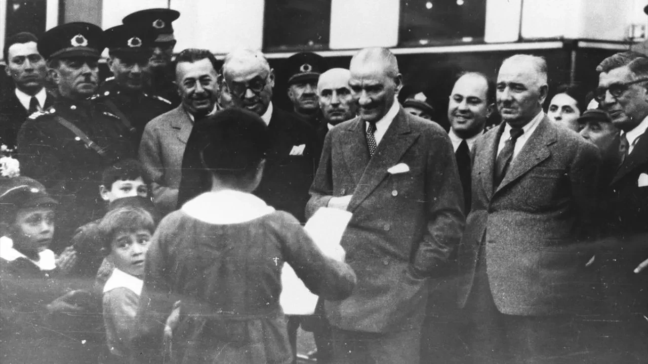 Kurumsal 23 Nisan Mesajları 2026 ve Atatürk Fotoğrafları! Atatatürk’ün 23 Nisan ile ilgili kullandığı sözler ve mesajlar