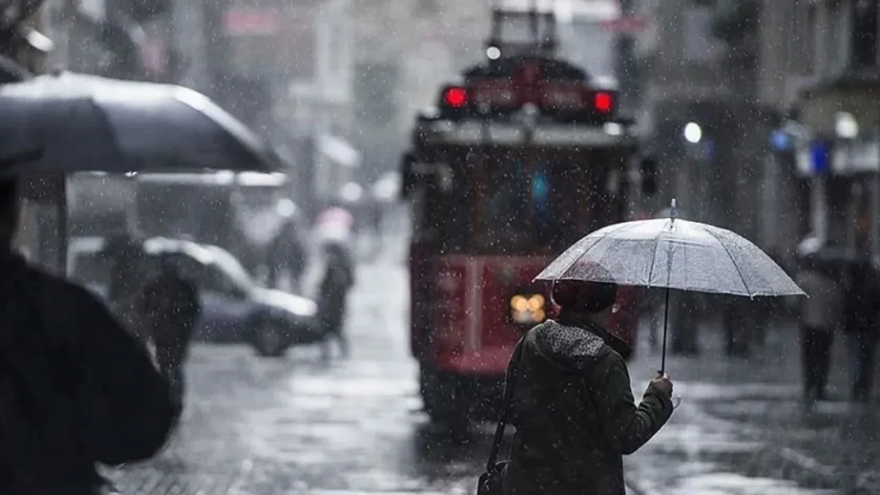 Meteoroloji'nin 23 Nisan hava durumu raporunda 16 ile 'sarı kod'lu uyarı! Sıcaklıklar çakılıyor: Sağanak ve fırtına kapıda