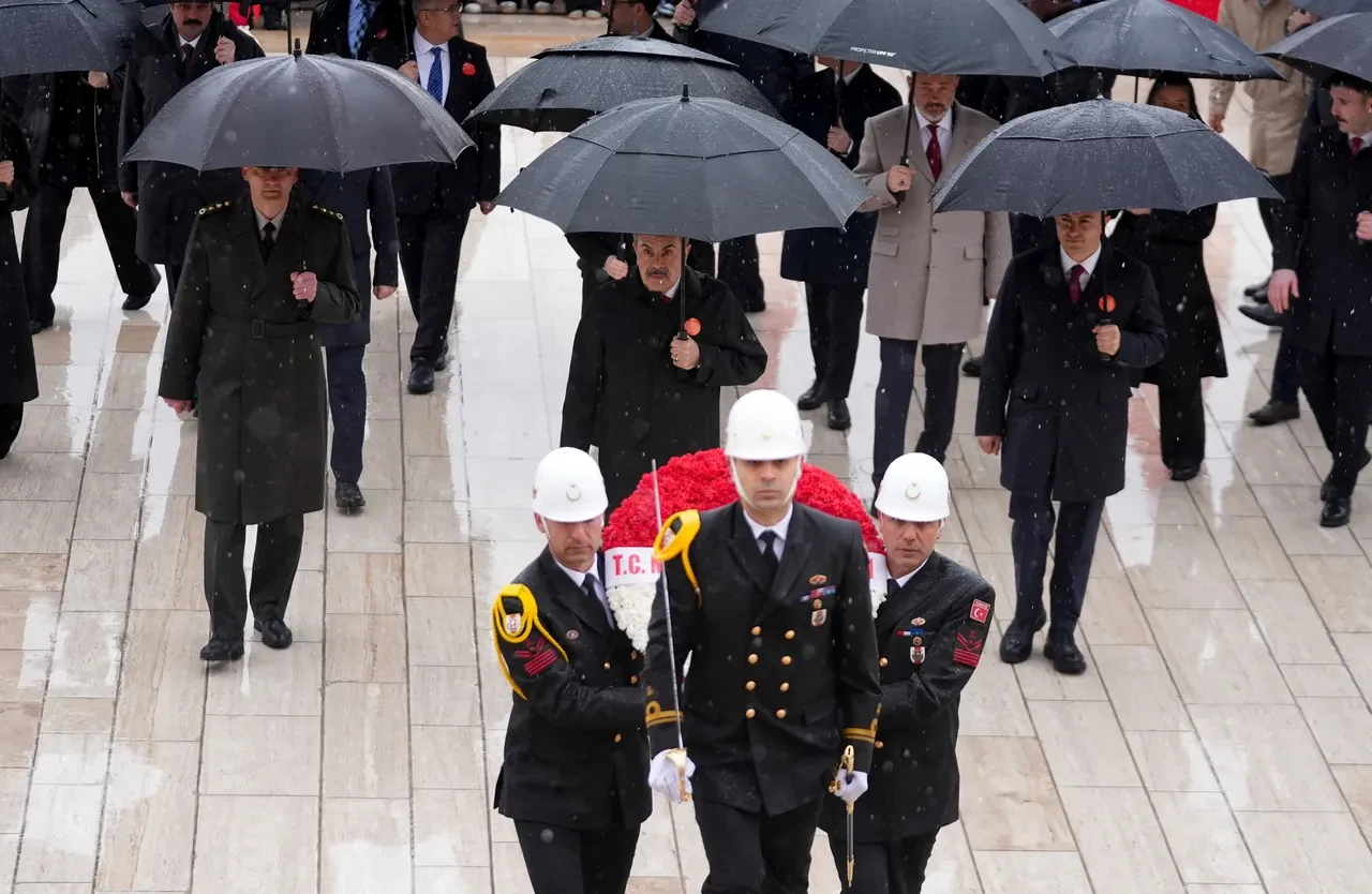 Milli Eğitim Bakanı Yusuf Tekin 81 ilden gelen çocuklarla birlikte Anıtkabir'i ziyaret etti