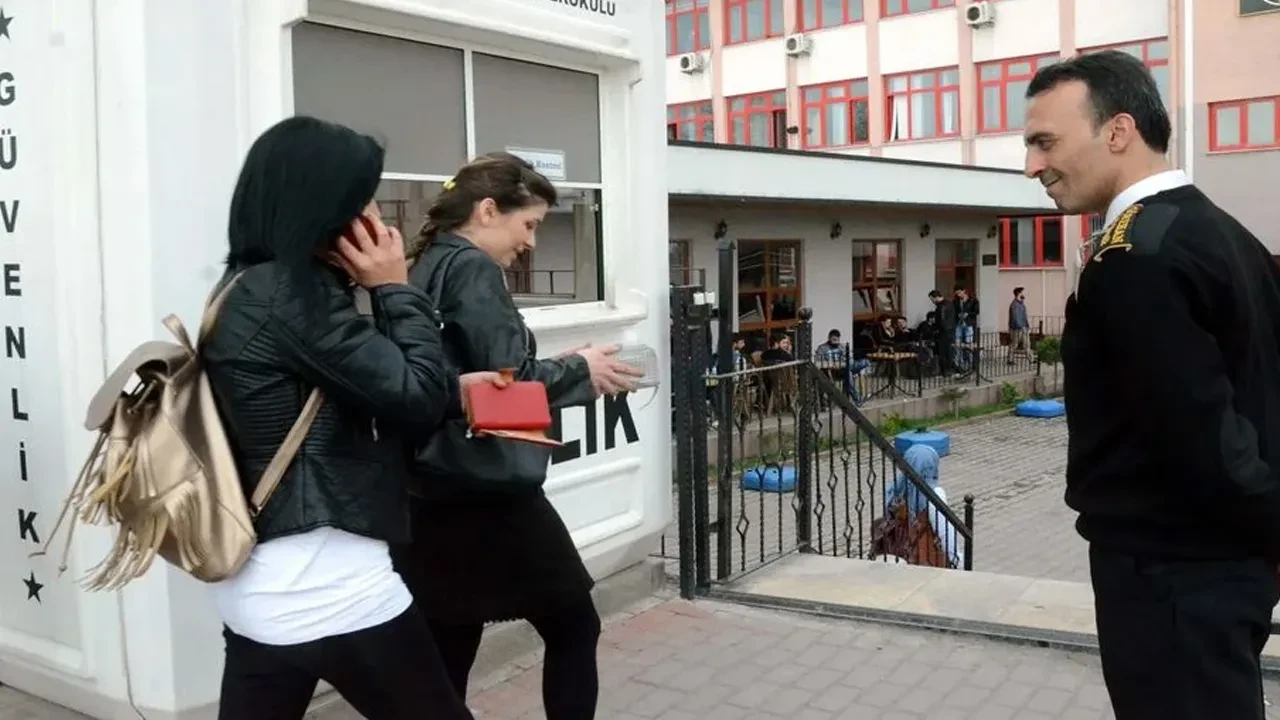 Okullarda güvenlik reformu! İçişleri Bakanı Mustafa Çiftçi duyurdu: 7 basamaklı güvenlik kalkanı devreye girecek 