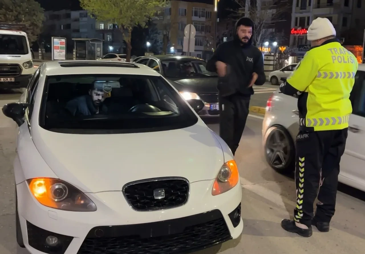 "Plakam düşmüş" dedi tutturmaya çalıştı ama cezadan kaçamadı