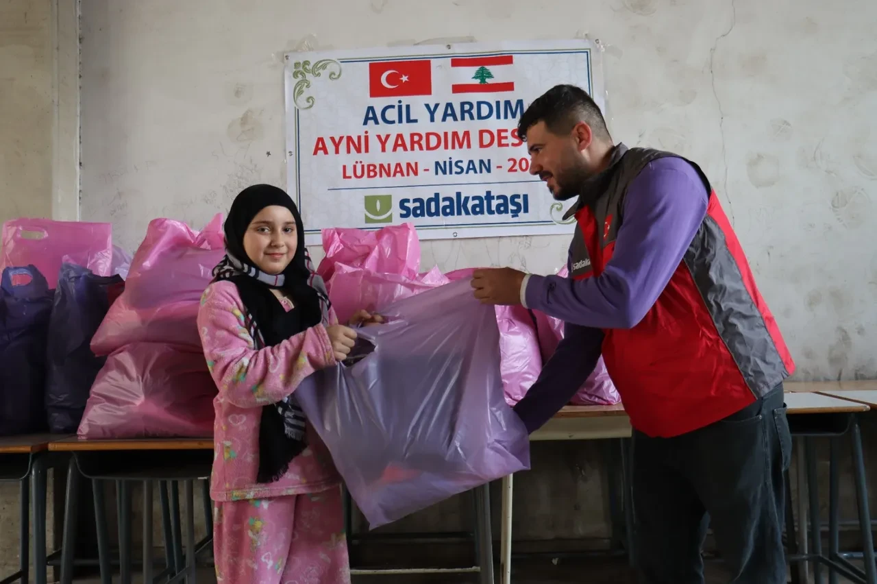 Sadakataşı öncülüğünde Lübnan’a 38 konteyner insani yardım malzemesi ulaştırıldı!