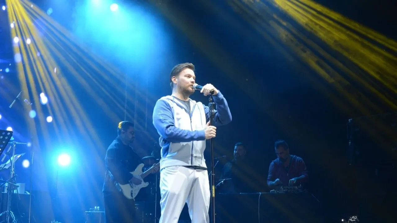 Sinan Akçıl'dan öğrencilere büyük jest! Akçıl 500 öğrenciye dürüm ısmarlıyor