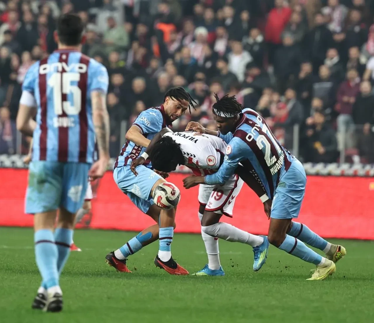 Trabzonspor Türkiye Kupası'nda Samsunspor'u penaltı atışlarında devirip yarı finale yükseldi