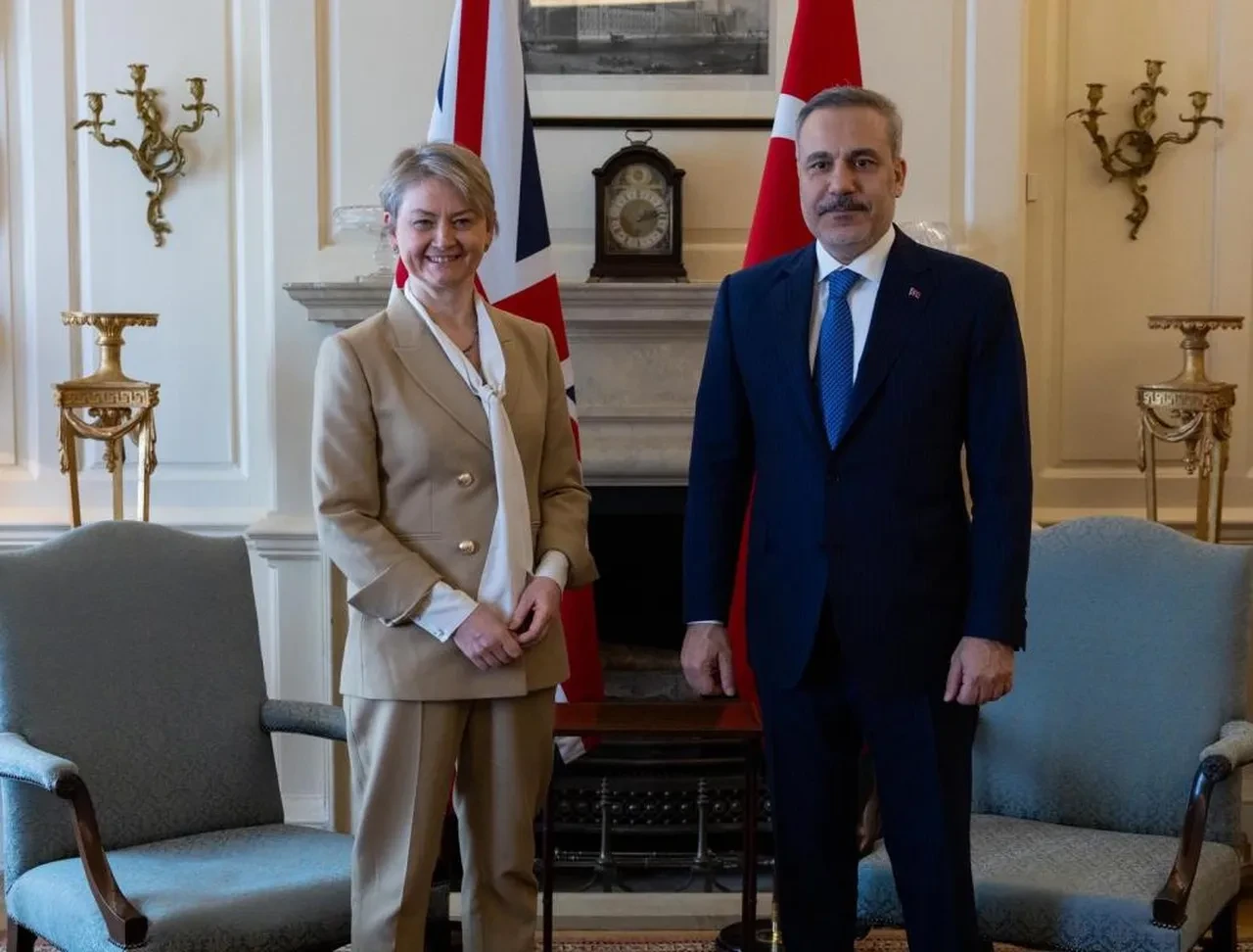 Türkiye ile İngiltere arasında Stratejik Ortaklık Çerçeve Belgesi imzalandı