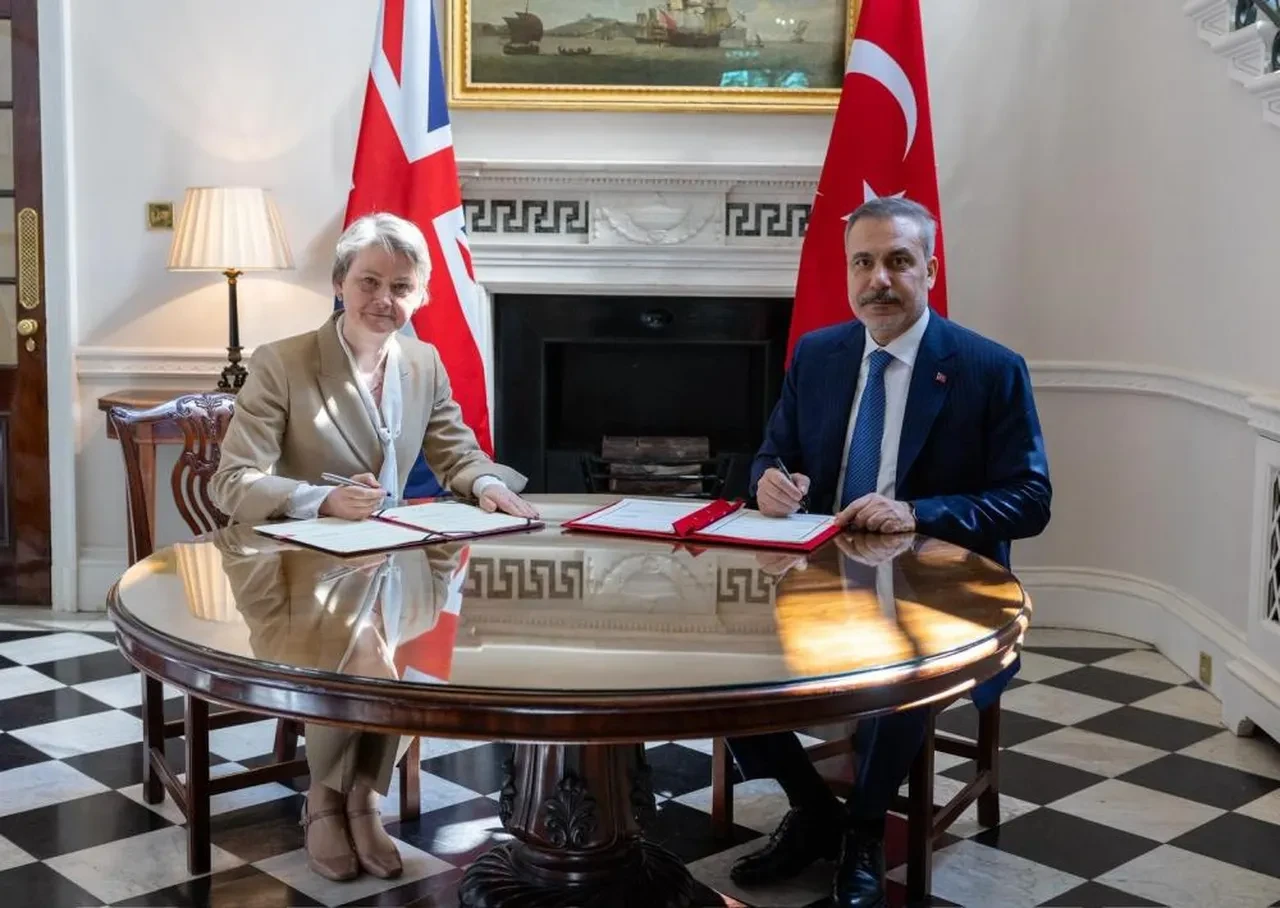 Türkiye ile İngiltere arasında Stratejik Ortaklık Çerçeve Belgesi imzalandı