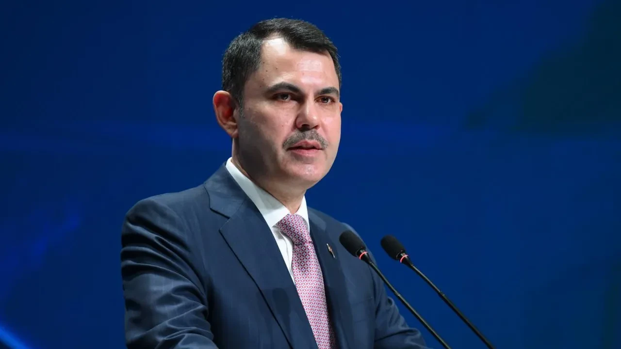 Bakan Murat Kurum'dan canlı yayında önemli açıklamalar: Deprem konutları, kentsel dönüşümde son durum... 