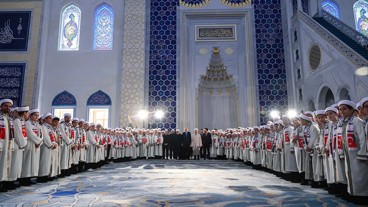 Cumhurbaşkanı Erdoğan Hafızlık İcazet Merasimi'ne katıldı! Kur'an-ı Kerim tilaveti mest etti 
