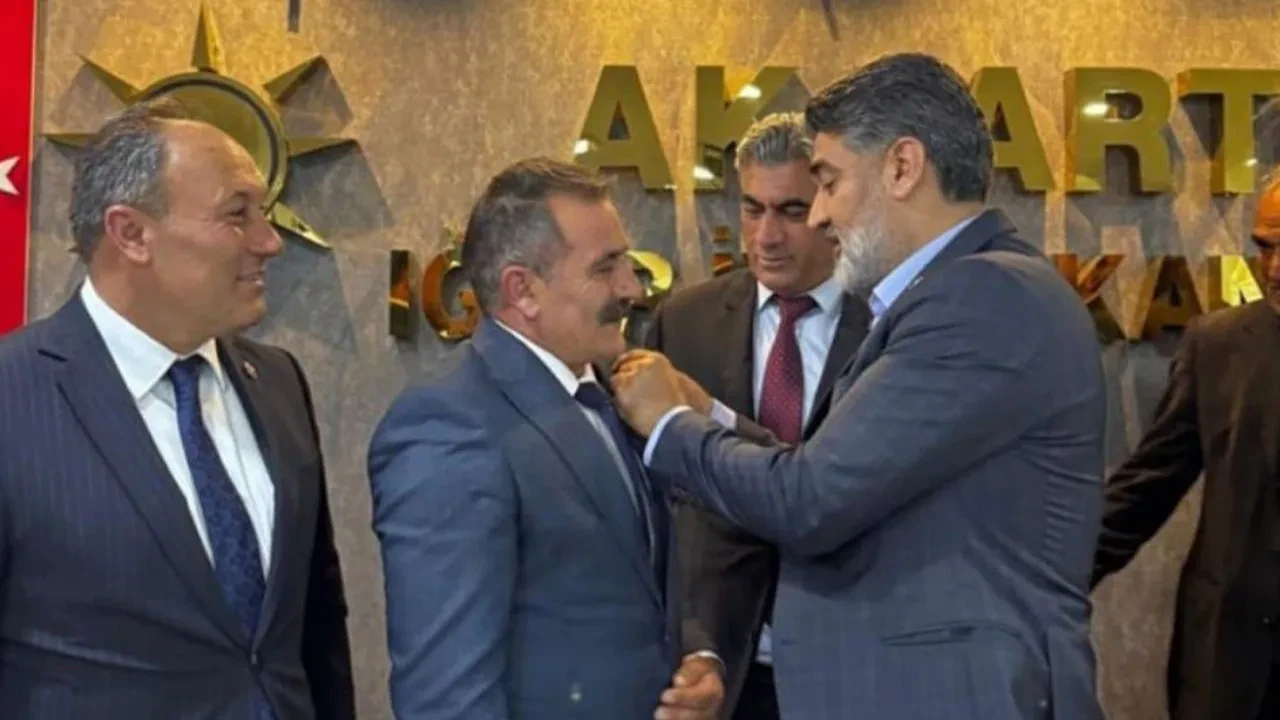 DEM Partili meclis üyesi Ahmet Özdemir AK Parti’ye katıldı