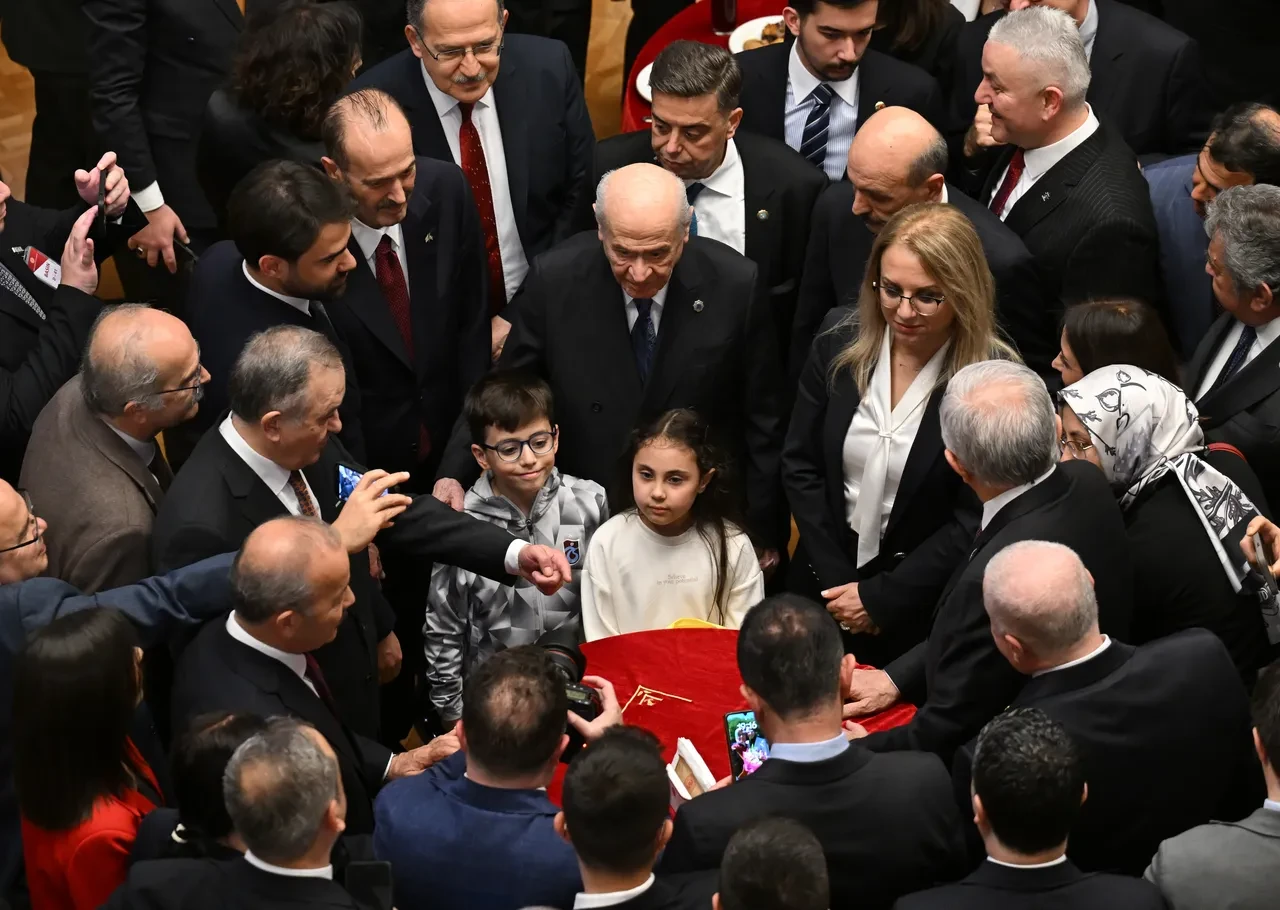 Devlet Bahçeli'den Galatasaray-Fenerbahçe derbisi yorumu! Tarafını belli etti