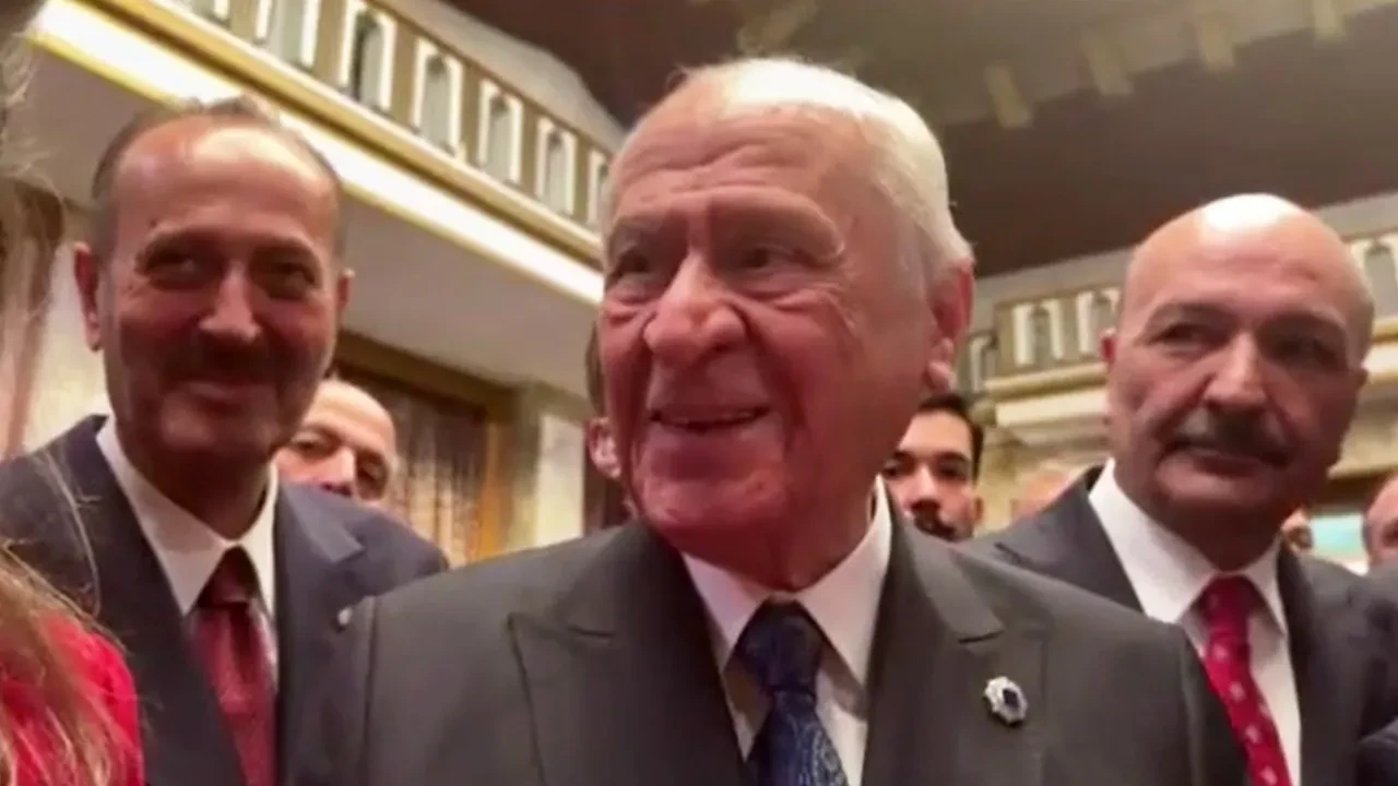 Devlet Bahçeli'den Galatasaray-Fenerbahçe derbisi yorumu! Tarafını belli etti