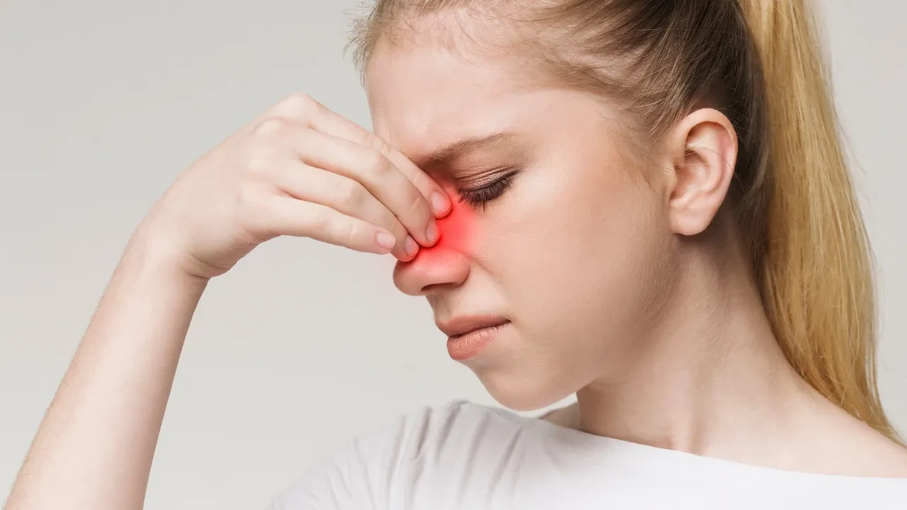 Evde doğal yöntemle tüm sinüsleri boşaltın! İltihap artarsa beyin hasar alabilir