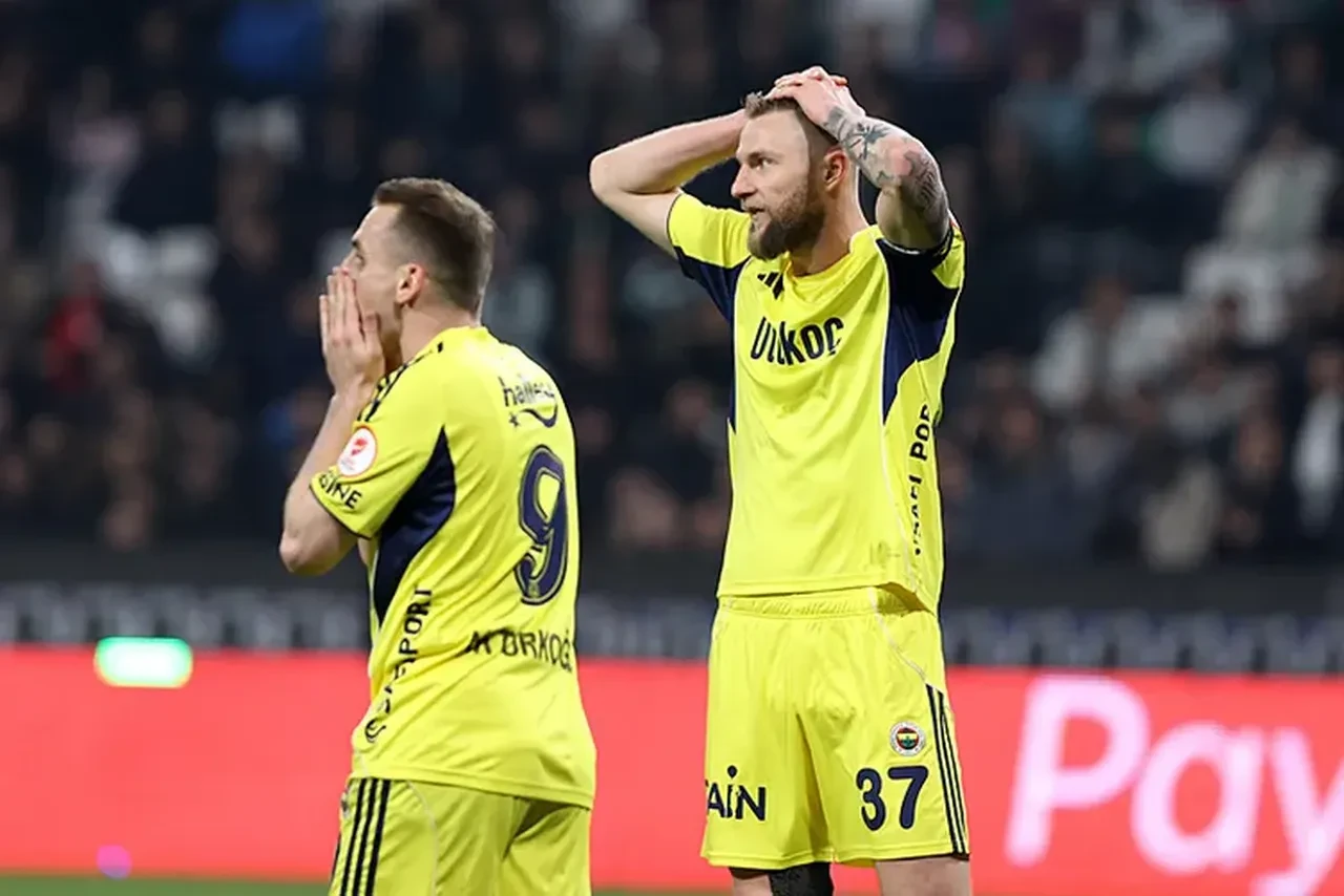 Fenerbahçe'de golcü harekatı: Sörloth ve Lewandowski derken yeni forveti duyurdular! 