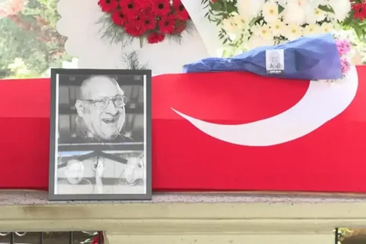 Ferdi Atuner cenazesinde ortalık birbirine girdi! Ünlü oyuncu ve damattan şoke eden görüntüler